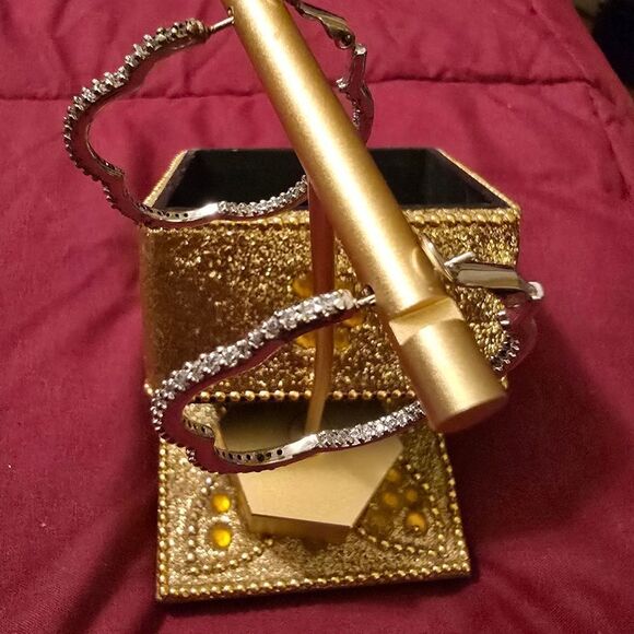 RHODIUM FLOWER SHAPED HOOPS WITH INSIDE AND OUTSIDE PAVE DIAMONDS - Picture 4 of 9